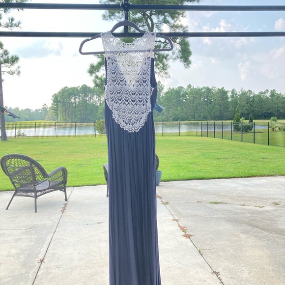 MISS FINCH Lace Back Maxi Dress - Picture 5 of 7